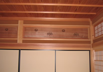 和室 無垢の杉板で仕上げた天井とランマ